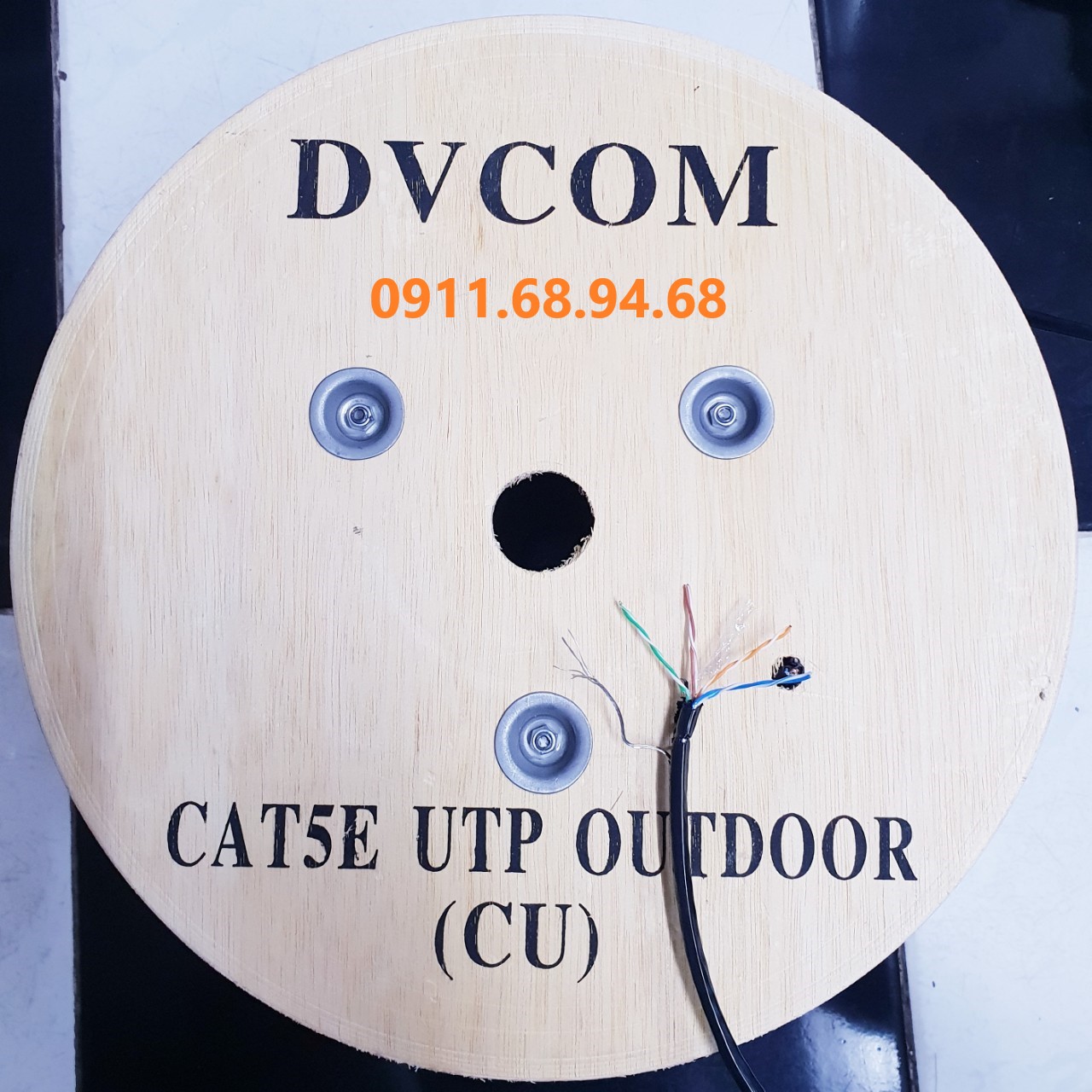 DVCOM Cáp mạng Cat.5e treo ngoài trời - Đồng nguyên chất